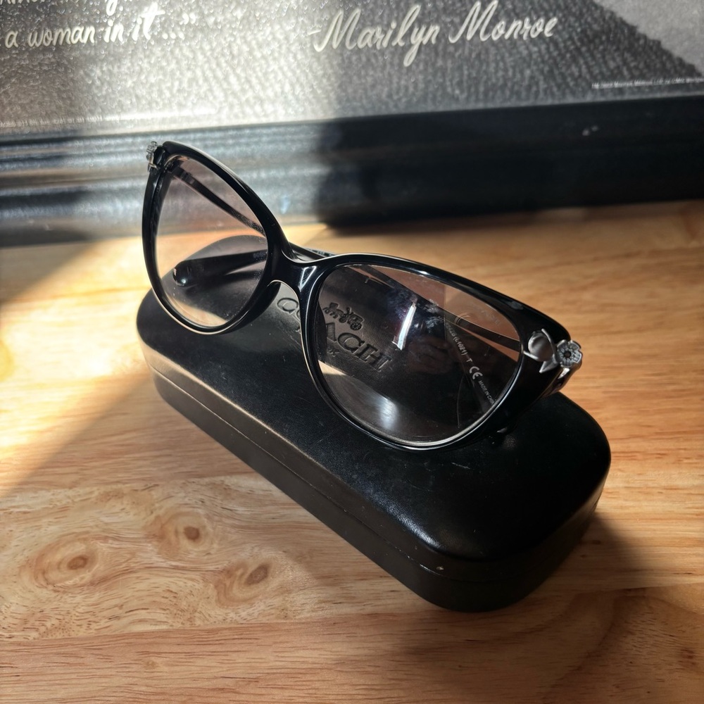 Coach Woman’s Black Tea Rose Sunglasses. Cat Eye Shape - Picture 3 of 14